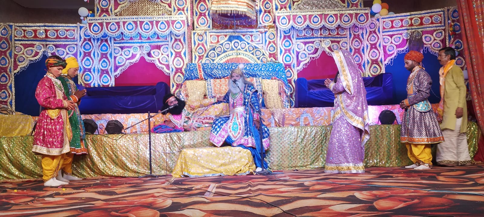 रामलीला के रंगमंच पर राम और रावण ने भयंकर युद्ध, एक दूसरे पर शक्तियों का प्रयोग