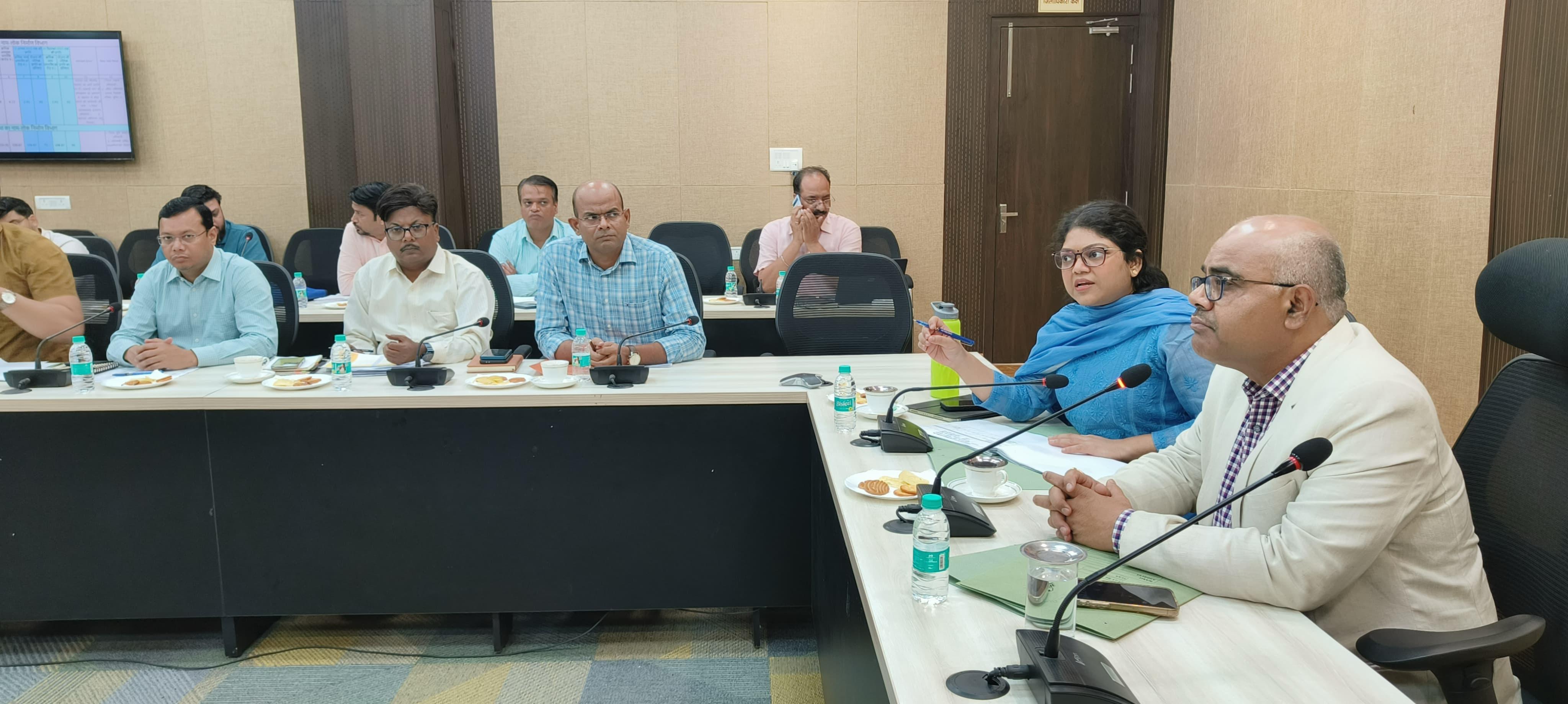 निरीक्षण बिना अधूरी मानी जाएगी रिपोर्ट, डीएम ने दिया अल्टीमेटम