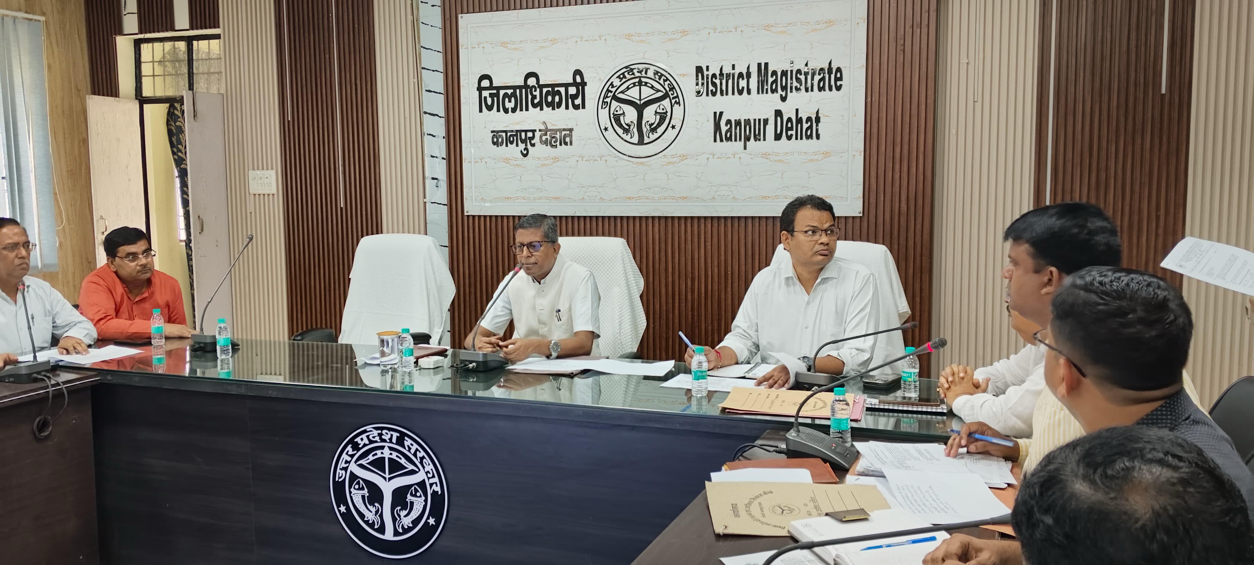 जिलाधिकारी ने की जिला उद्योग एवं व्यापार बंधु की मासिक बैठक, अधिकारियों को दिये आवश्यक दिशा-निर्देश