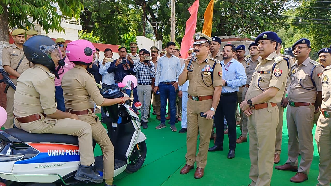 एडीजी सुजीत पांडे ने नन्हे फरिश्ते कच्छ का उद्घाटन एवं शक्ति वाहिनी स्कूटी फ्लैग ऑफ किया 