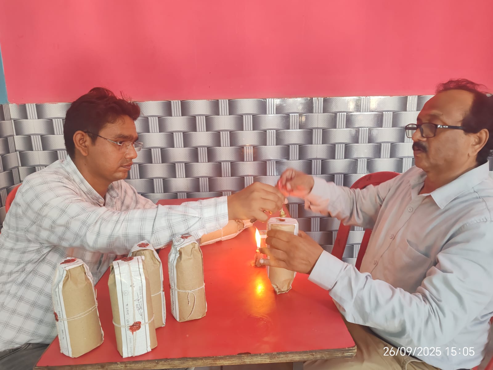 खाद्य सुरक्षा विभाग के प्रवर्तन दल द्वारा जनपद के खाद्य प्रतिष्ठानों का किया निरीक्षण, सैंपल किया इकठ्ठे