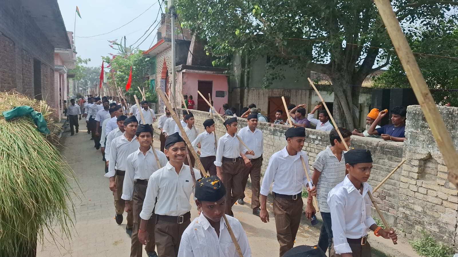 धनारी में राष्ट्रीय स्वयंसेवक संघ का भव्य पद संचलन, जन्म शताब्दी वर्ष पर उत्सव धूमधाम से मनाया गया