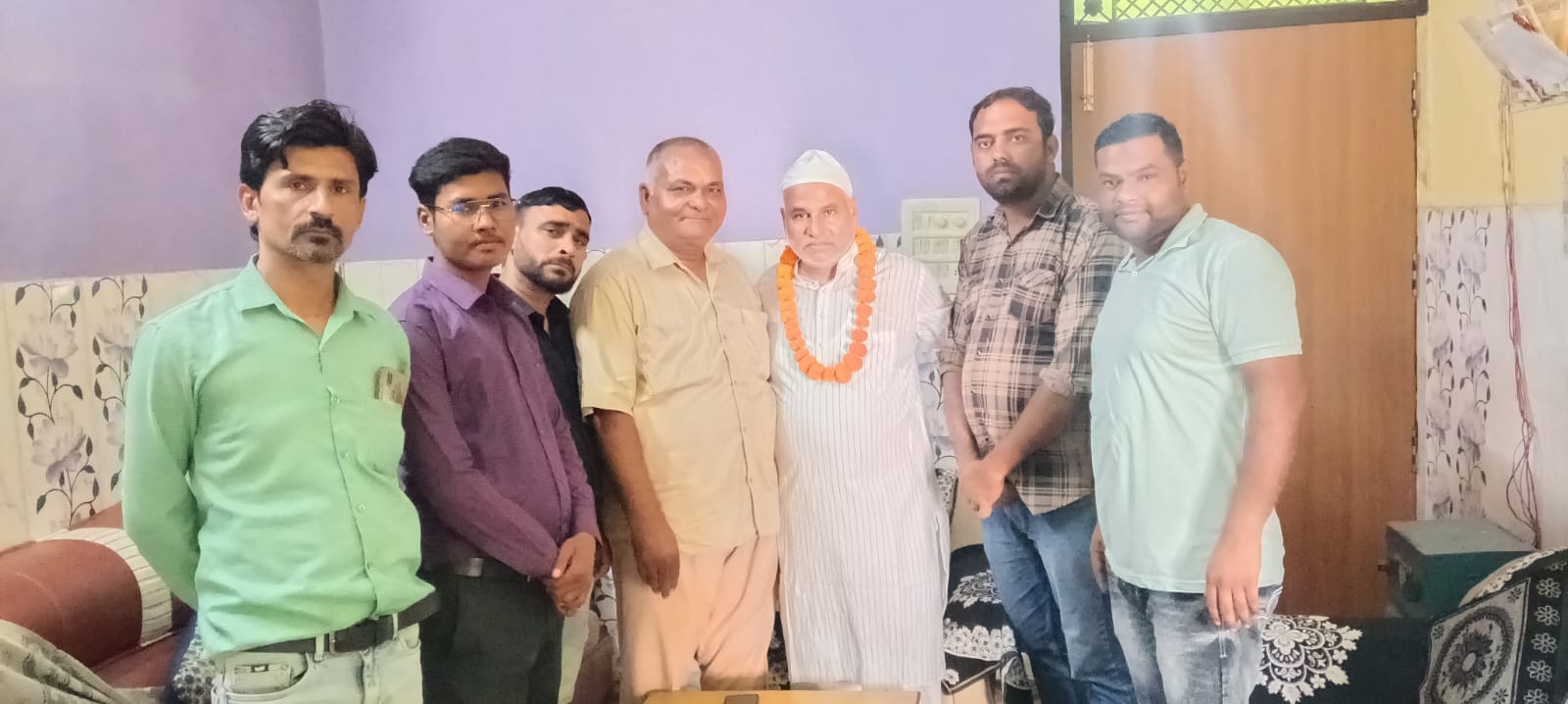उमराह कर लौटे महासचिव मियां को पदाधिकारियों ओर सदस्यों ने दी बधाइयां 