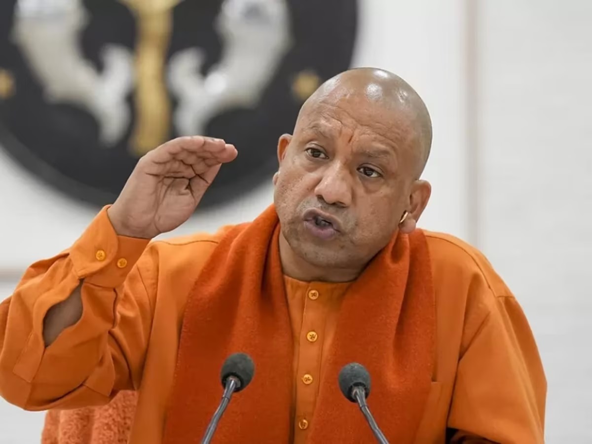योगी आदित्यनाथ ने सर्वोच्च बलिदान देने वाले पुलिसकर्मियों के परिवारों को मदद का भरोसा दिलाया
