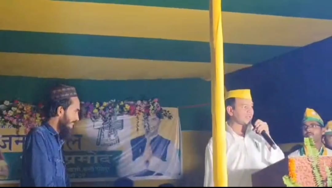 परिवार से 'विद्रोह' के बाद तेज प्रताप का अलग तेवर: सीतामढ़ी में 'जय श्रीराम' के नारे पर भड़के, लगाई 'माता सीता की धरती' की मिट्टी माथे पर