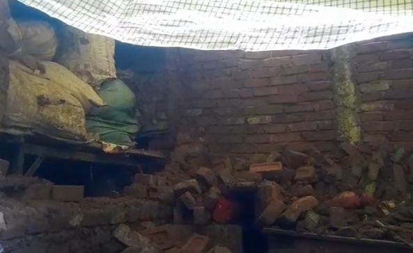 सोते समय दीवार गिरी, युवक की दर्दनाक मौत