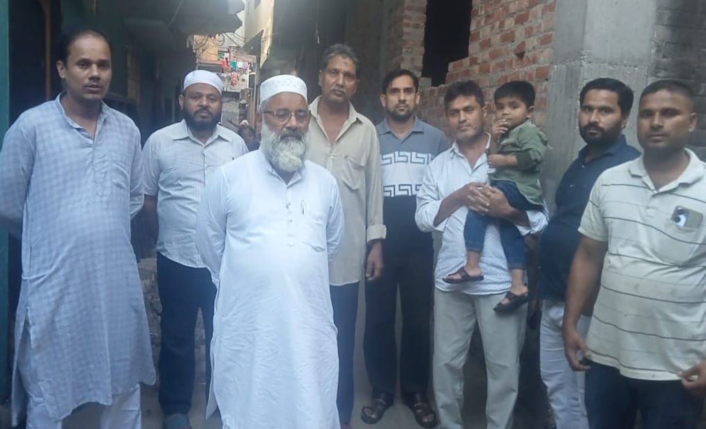 वाटर पाइपलाइन की समस्या को लेकर वार्ड के लोग मिले