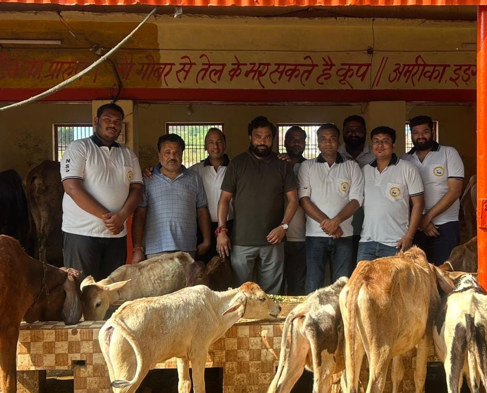 निःस्वार्थ सेवा संस्थान ने किया मासिक गौ सेवा कार्यक्रम का आयोजन