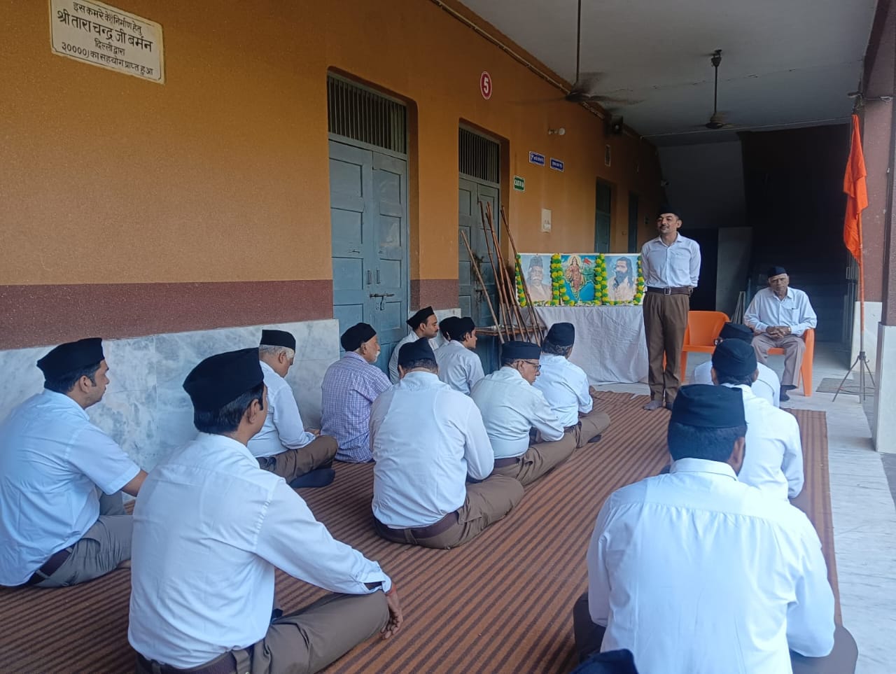 सरस्वती विद्या मंदिर इंटर कॉलेज में गांधी जयंती पर शिक्षकों ने लिया संकल्प