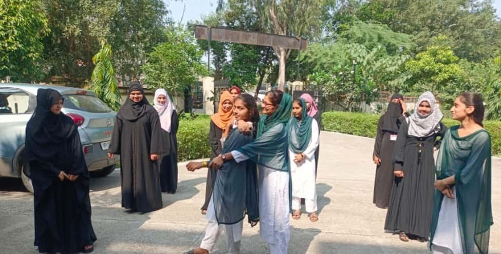 छात्राओं को मानसिक, सामाजिक सशक्त कर उन्हे आत्मनिर्भर के गुण सिखाए