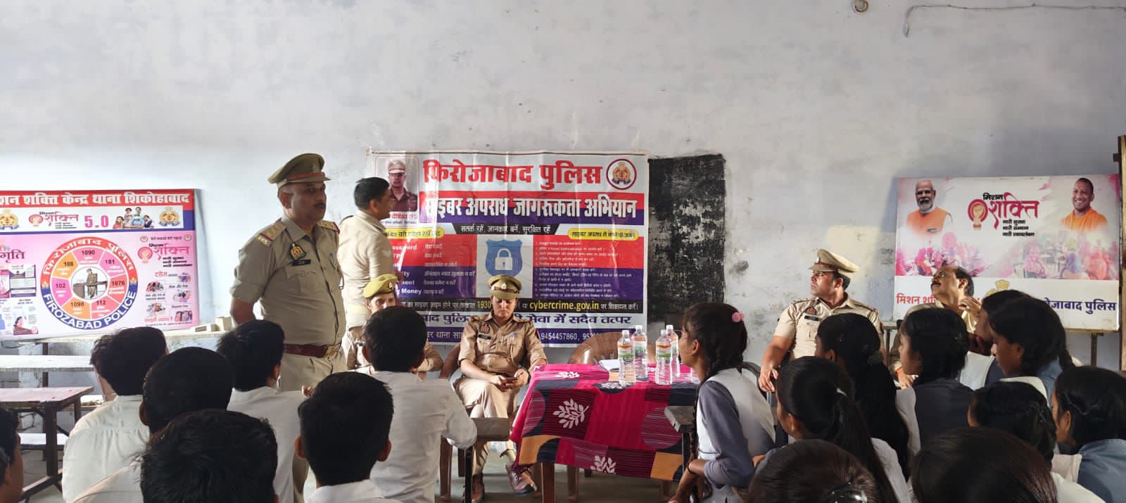 झाबुलाल इंटर कॉलेज में साइबर अपराध थाना पुलिस ने चलाया जागरूकता अभियान