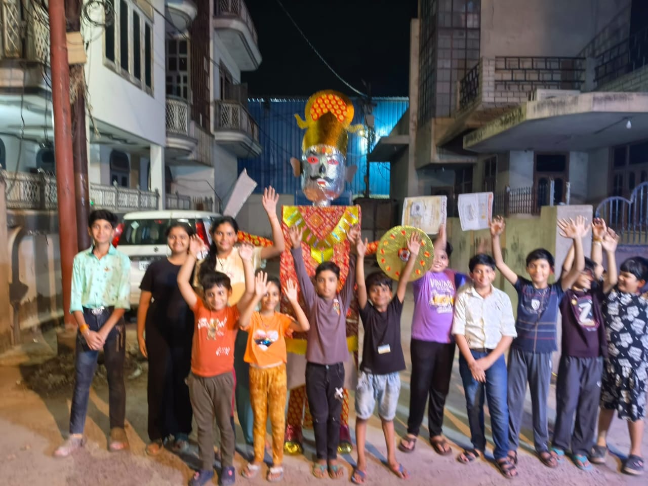 बच्चों ने किया रावण दहन, उत्साह के साथ गूंजे जय श्री राम के नारे
