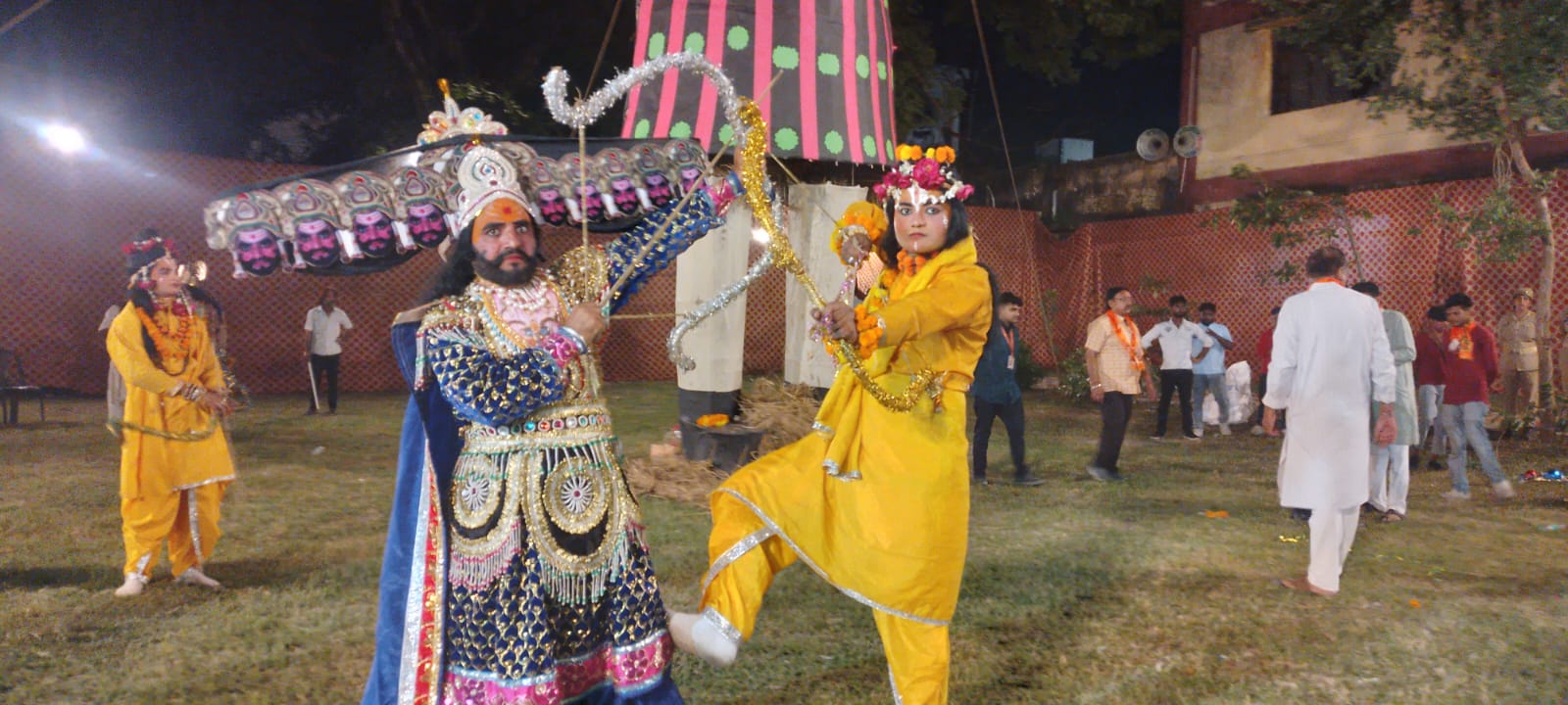 अग्निबाण लगते ही धू-धू कर जला दशानन का पुतला, गूंजे श्रीराम के जयकारें