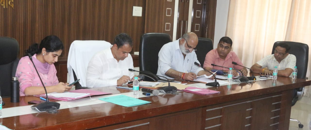 स्थानीय निकायों से लेकर ग्राम पंचायतों तक वृहद सफाई कार्य कराने के निर्देश