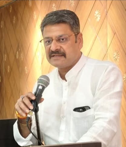 वृद्धजन कार्यक्रम में विवाद : जिला समाज कल्याण अधिकारी नाराज, विधायक ने की शिकायत