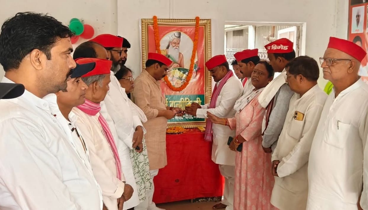 सपाईयो ने मनाई वाल्मिकी जयन्ती