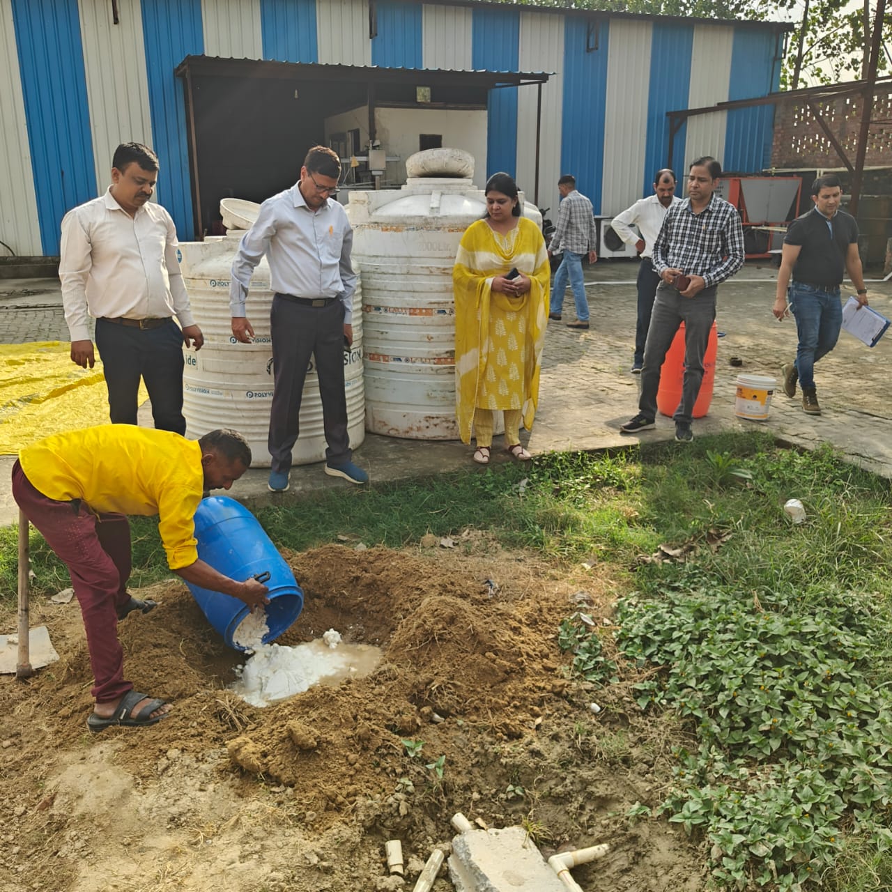मिठाई में मिलावट का खेल, छापे से दुकानदारों में हड़कंप