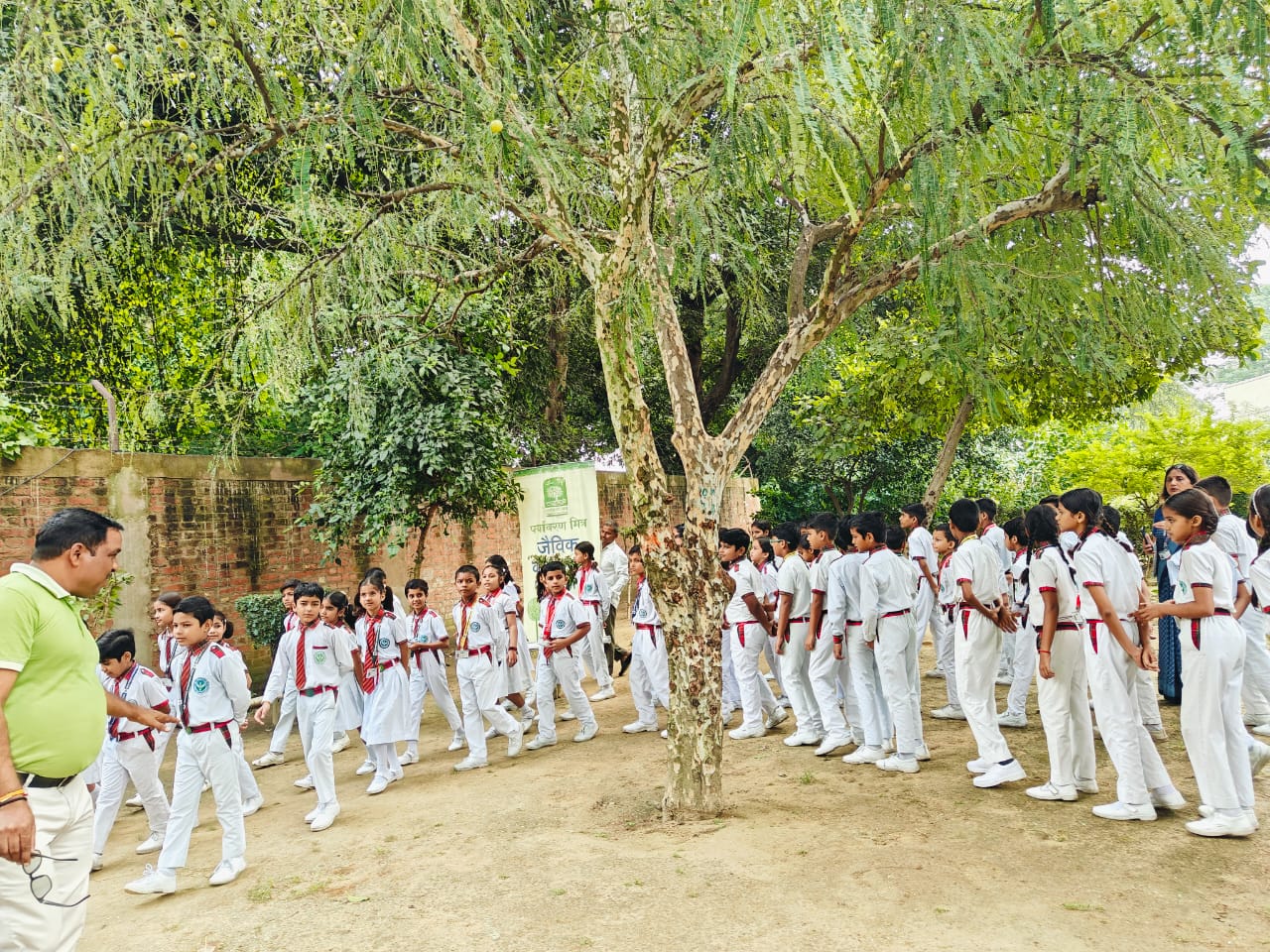डीपीई स्कूल के विद्यार्थियों ने वन दर्शन के तहत जानी विभिन्न बातें  