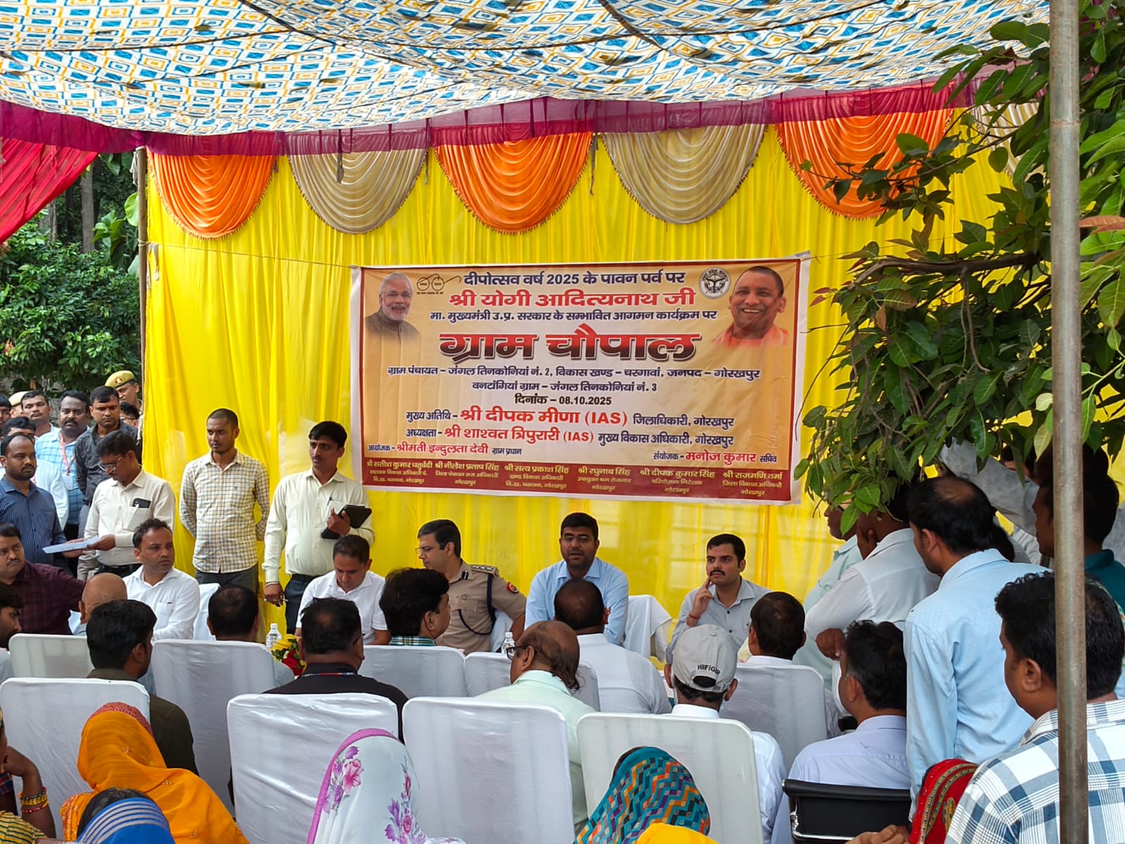 डीएम, एसएसपी और सीडीओ ने वनटांगिया गांव के विकास पर दिया जोर लगाया चौपाल