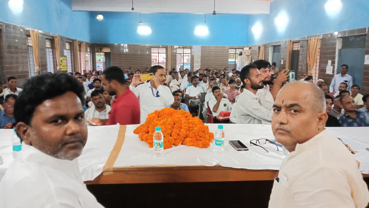 विधायक ठाकुर रामवीर ने ब्लॉक सभागार में क्षेत्र के लोगों साथ बैठक आयोजित