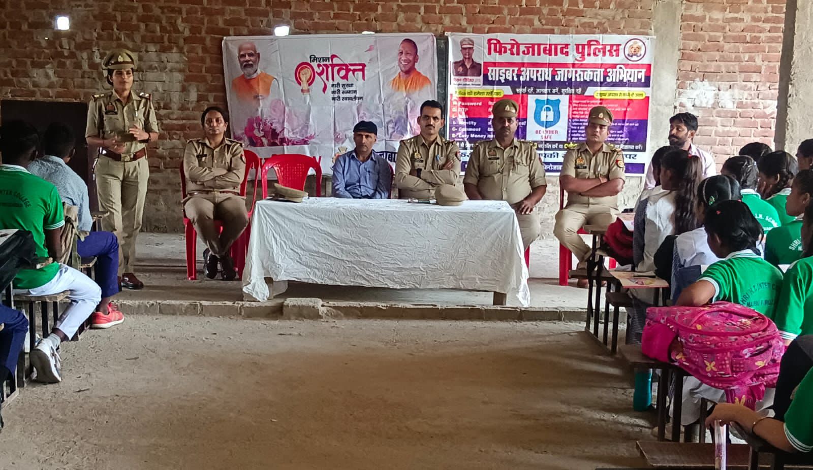 साइबर क्राइम थाना टीम ने छात्राओं को किया जागरूक