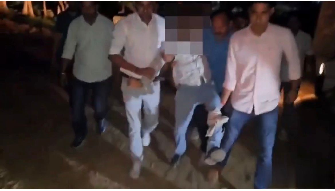 मुठभेड़ में शातिर वाहन चोर गिरफ्तार, पैर में लगी गोली