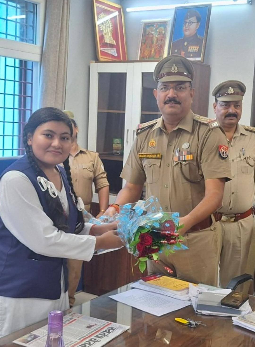 एक दिन की गोरखनाथ थाना प्रभारी बनी काव्या त्रिपाठी     