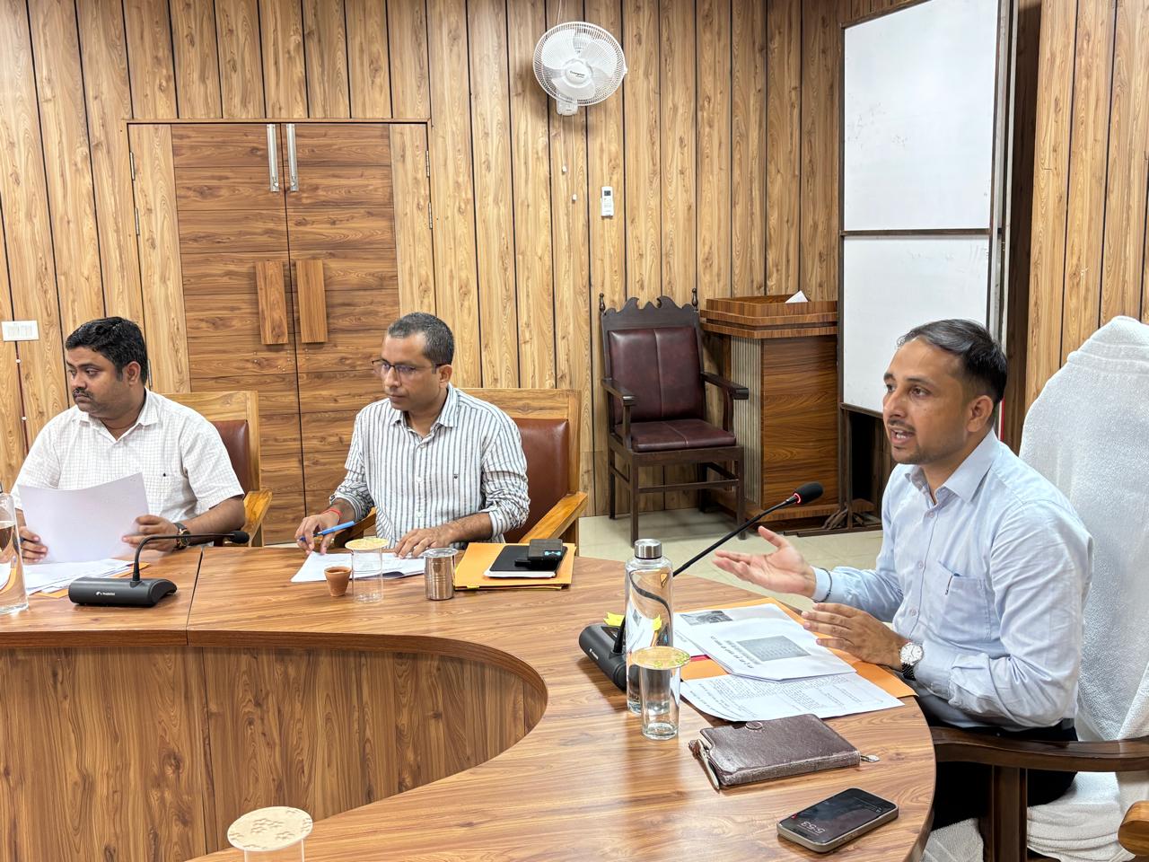 नगर आयुक्त ने वाहन विभाग की बैठक में दिए कई अहम निर्देश