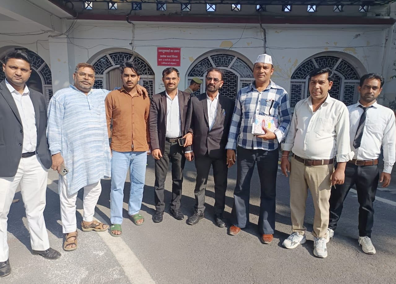 मुख्य न्यायाधीश के अपमान को लेकर आम आदमी पार्टी कलेक्ट्रेट धरना-प्रदर्शन 