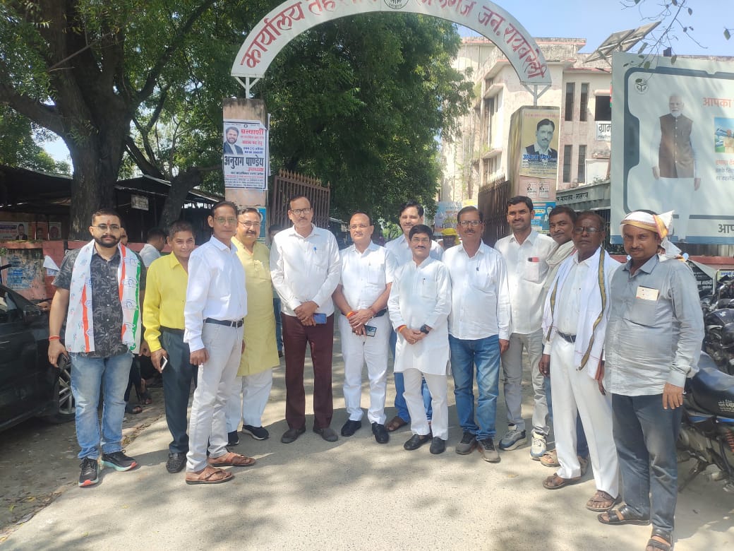 लालगंज बाईपास ओवरब्रिज की बदहाल सर्विस लेन को लेकर कांग्रेस ने प्रदर्शन कर सौंपा ज्ञापन