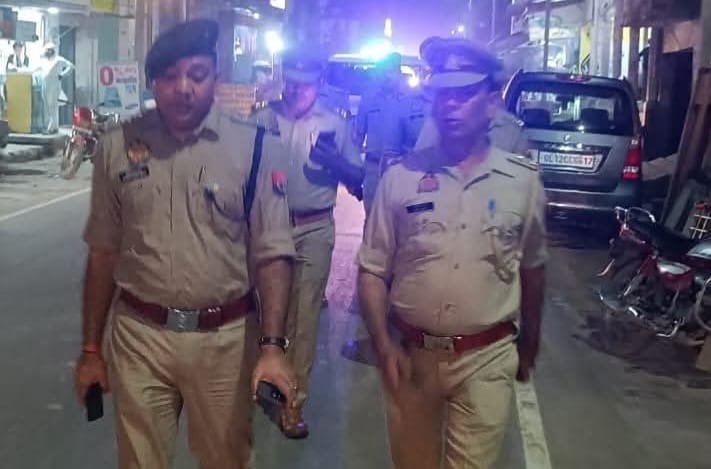 शांति व्यवस्था को लेकर सीओ ने पुलिस कर्मियों के साथ किया पैदल मार्च 