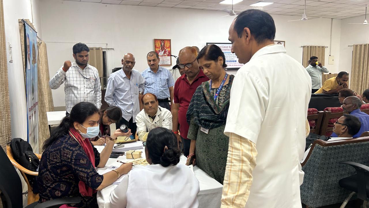“मुख एवं गले के कैंसर के प्रति जागरूकता और जांच शिविर” का सफल आयोजन