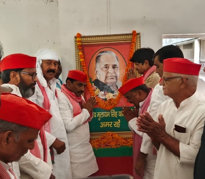 सपाईयो ने मनाई धरती पुत्र मुलायम सिंह यादव की पुण्य तिथि