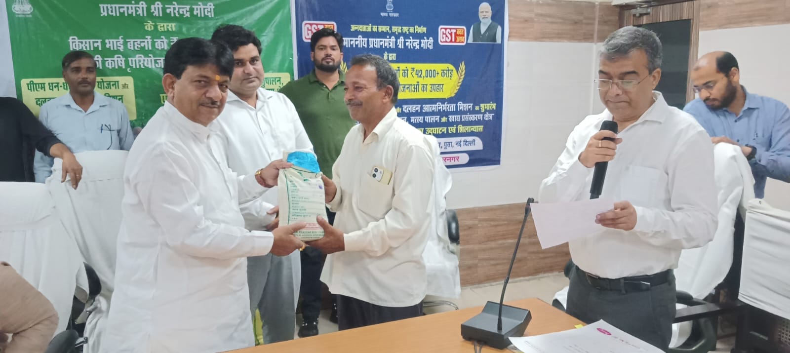 प्रधानमंत्री मोदी ने दिल्ली से 42000 करोड़ रुपये की कृषि योजनाओं का किया शुभारंभ, मुजफ्फरनगर में किसानों को मिले निःशुल्क किट