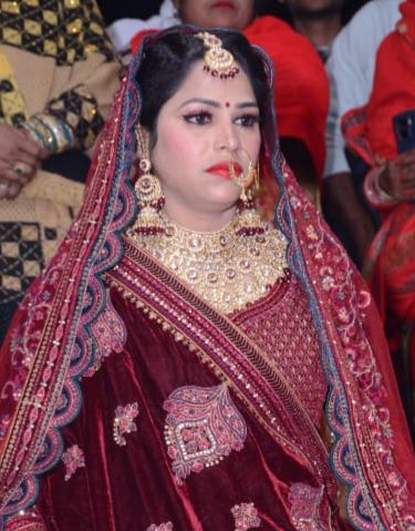 करवा चौथ की रात सनसनी -- कुर्सी पर मिली महिला की लाश, आत्महत्या या हत्या?