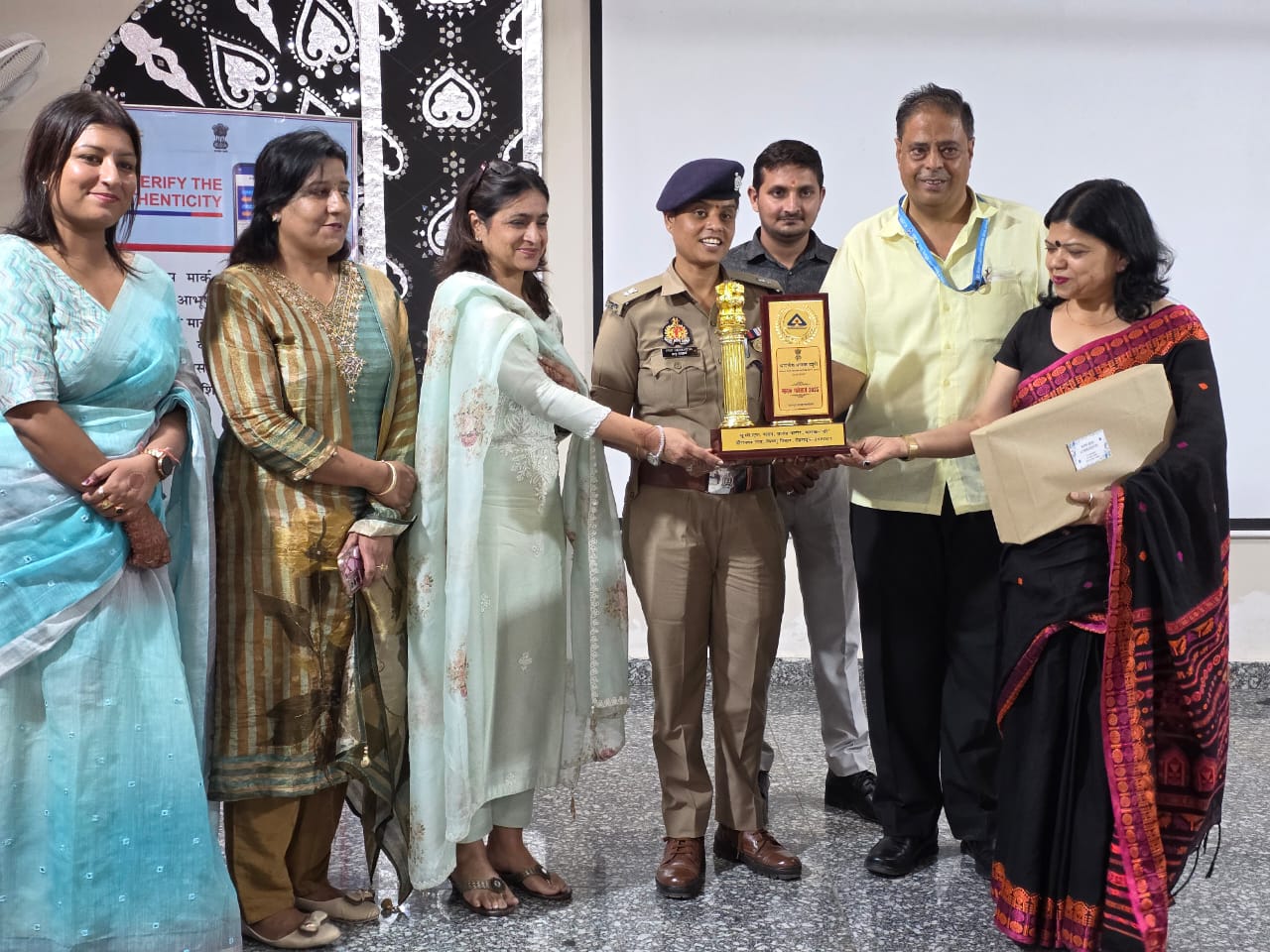 साइबर जागरूकता और महिला सशक्तिकरण का संदेश