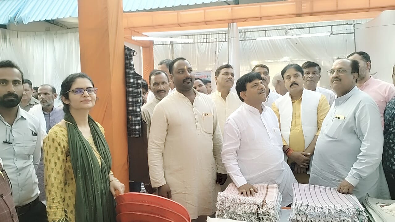 स्वदेशी उत्पादों को बढ़ावा देने के लिए नवीन मंडी में लगा अंतर्राष्ट्रीय स्वदेशी मेला, मंत्री कपिल देव अग्रवाल ने किया स्टॉल्स का निरीक्षण