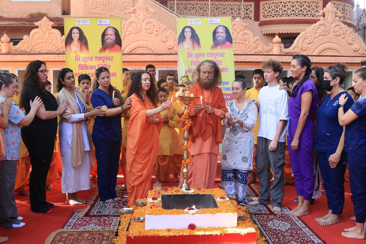 परमार्थ निकेतन में पांच दिवसीय एक्यूपंक्चर कैम्प का शुभारम्भ