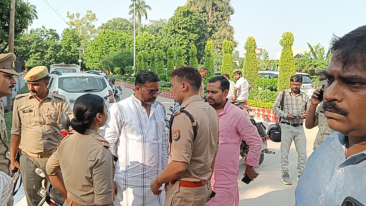 आकाशवाणी गोरखपुर में हंगामा,भाजपा नगर उपाध्यक्ष पर सिक्योरिटी गार्ड का हमला