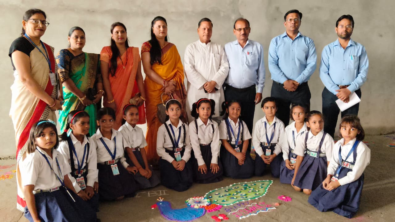 सरस्वती शिशु मंदिर इंटर कॉलेज में धूमधाम से मनाया गया दीपावली महोत्सव