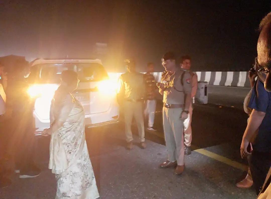कैबिनेट मंत्री बेबीरानी मौर्य की कार का आगरा-लखनऊ एक्सप्रेसवे पर हुआ एक्सीडेंट