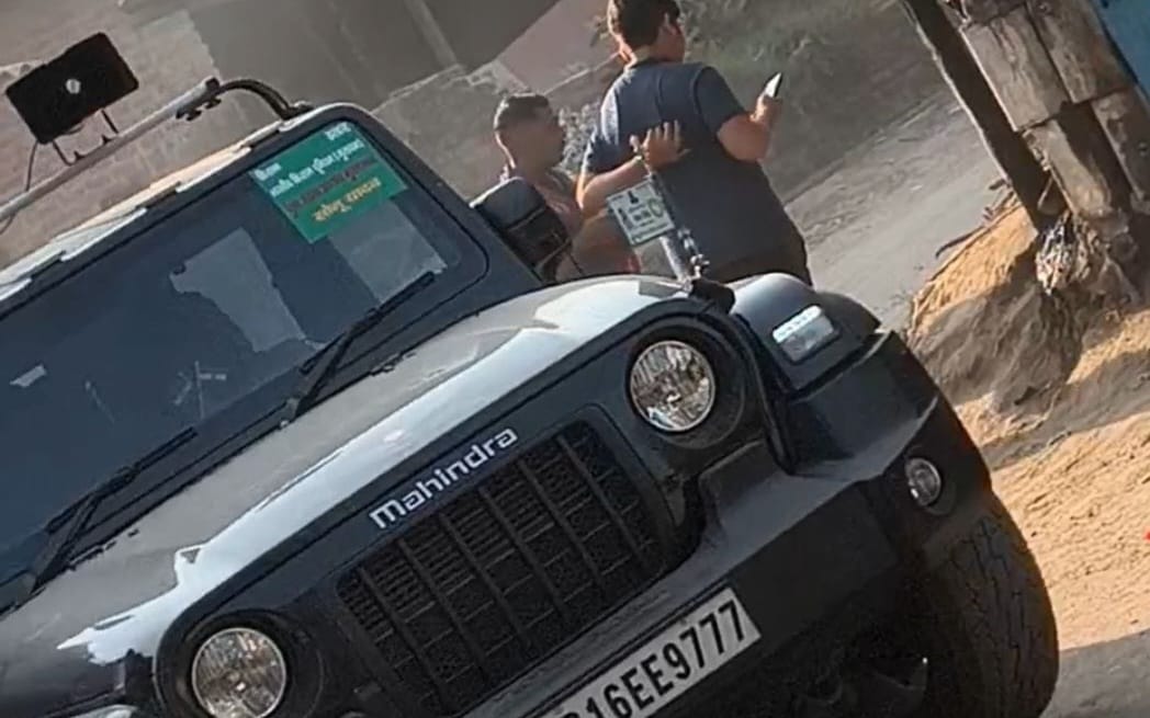 हूटर बजाते चल रही दबंगई, किसान यूनियन लिखी गाड़ियों पर नही सरकार के नियमों का असर