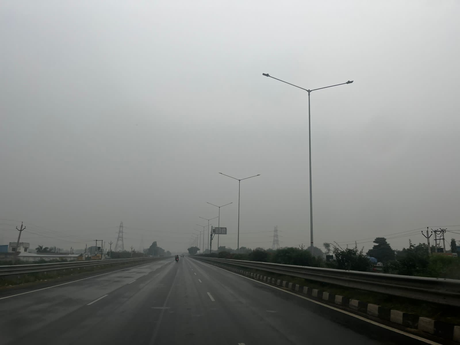 फिरोजाबाद में सर्दी से पहले मौसम के बदले मिजाज, बारिश ने कराया सर्दी का ऐहसास