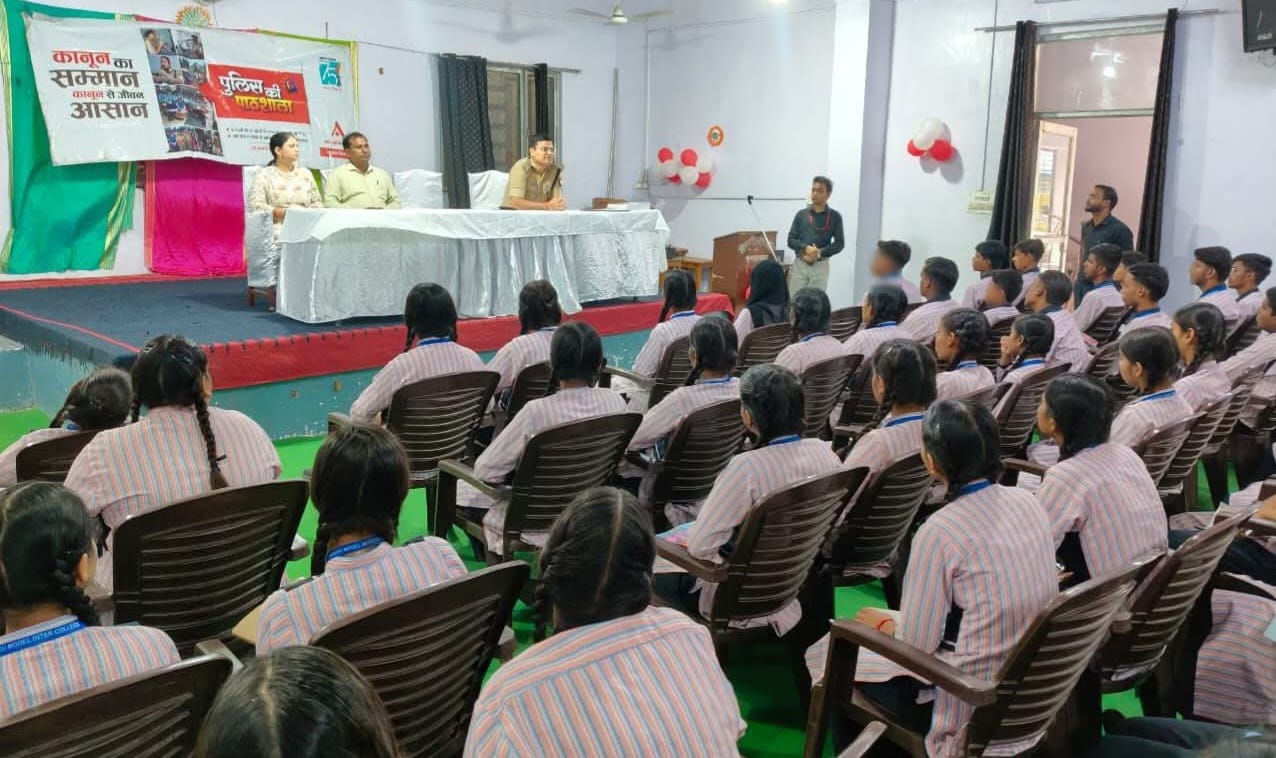 कानून का सम्मान, कानून से जीवन आसान विषय पर एसपी ग्रामीण द्वारा पुलिस की पाठशाला का आयोजन