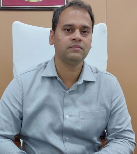 डीएम के निर्देश पर वरिष्ठ अधिकारियों ने विभिन्न कार्यालयों का औचक रूप से किया निरीक्षण, 54 कार्मिक मिले गैरहाजिर, वेतन पर रोक