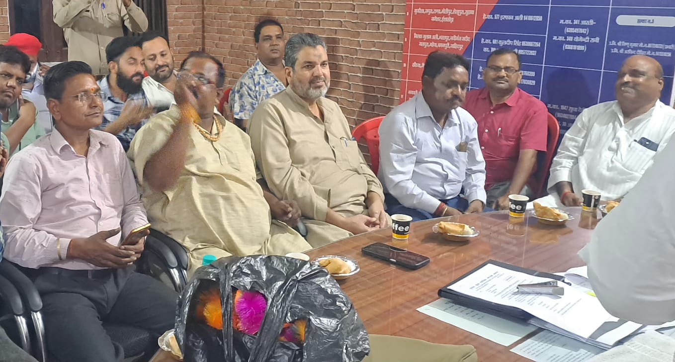 उ.प्र. उद्योग व्यापार प्रतिनिधिमंडल के अध्यक्ष ने वरिष्ठ उपनिरीक्षक को दी भव्य विदाई