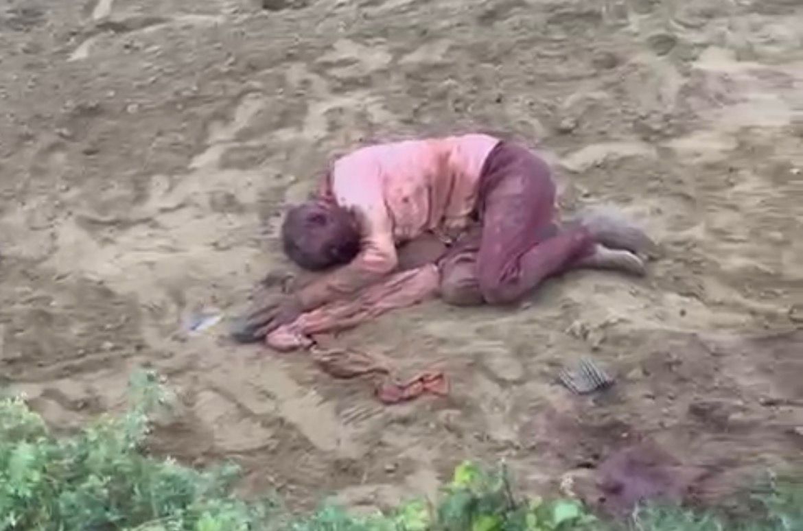 खेत पर सोते समय बुजुर्ग पर जानलेवा हमला, खून से लथपथ मिला शरीर — पुलिस जांच में जुटी