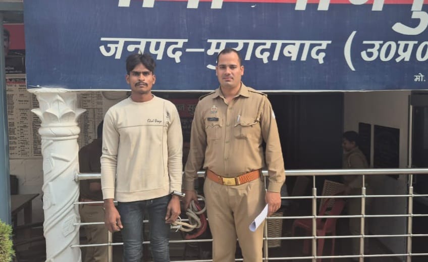 पुलिस की पैनी नजर, नाजायज चाकू के साथ युवक को पकड़ा 