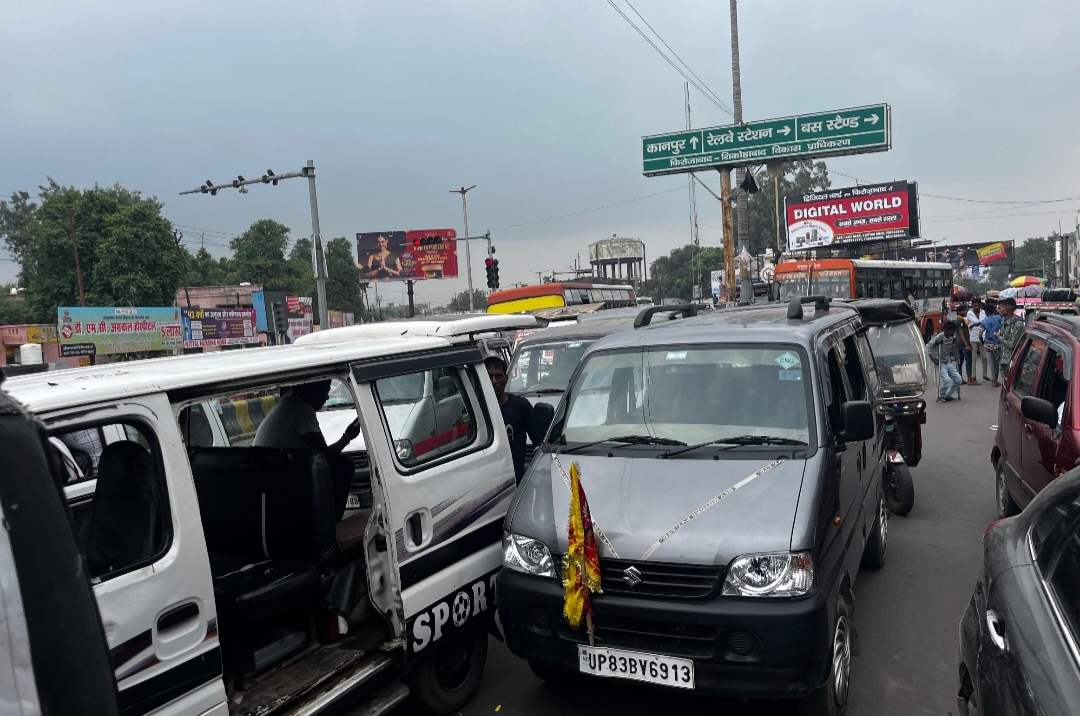 फिरोजाबाद शहर का जाम राहगीरों के लिए बना मुसीबत
