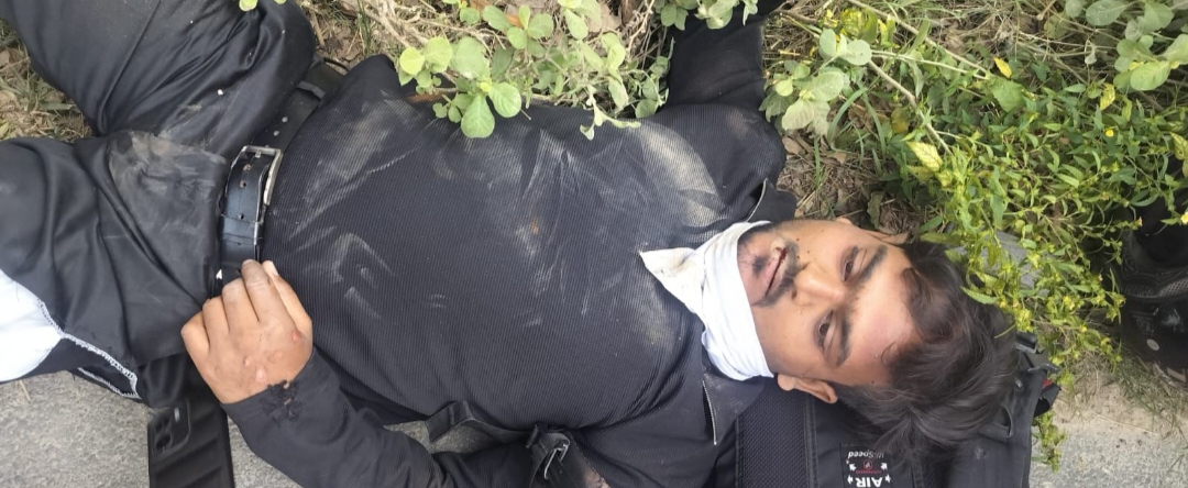 बछगांव में आवारा सांड की टक्कर से बाइक सवार गंभीर